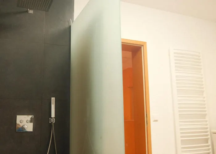 Zum Waldrand בית הארחה *